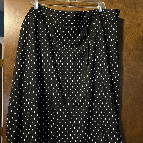 NWT Lane Bryant Black with White Dots Pencil Skirt - Picture 2 of 3